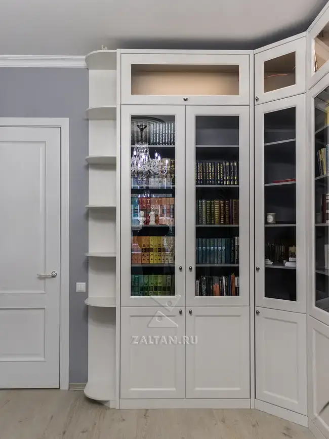 Белый шкаф для книг