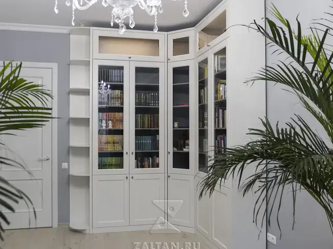 Угловой книжный шкаф