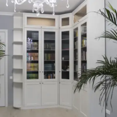 Угловой книжный шкаф