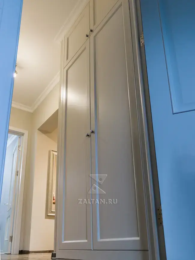 Шкаф в нише двухдверный