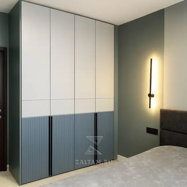 Платяной шкаф в спальню