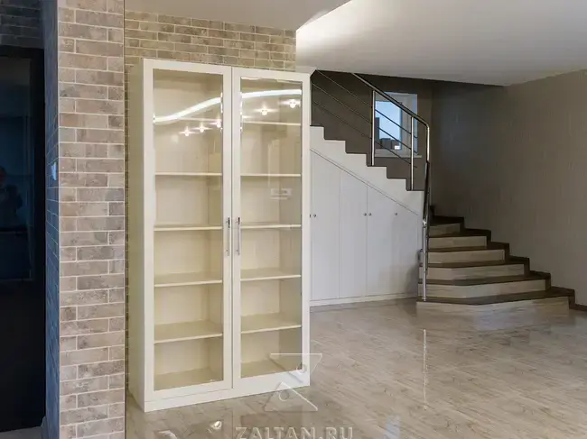 Двухдверный шкаф