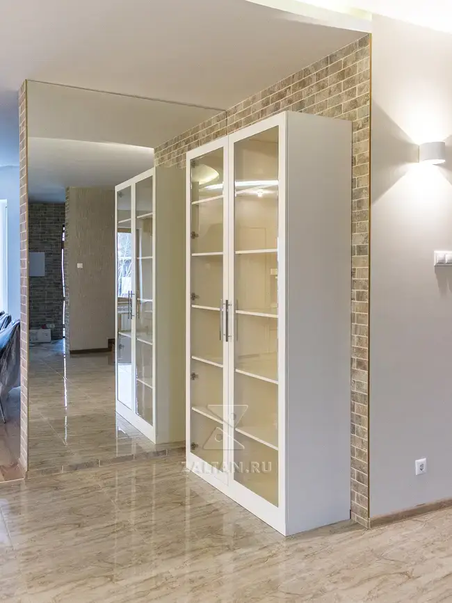 Корпусный распашной шкаф