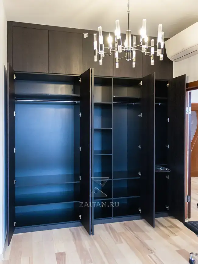 Шкаф в кабинет