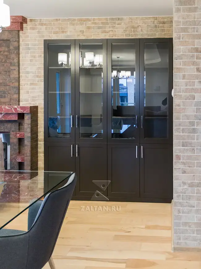 Тёмный шкаф в гостиную