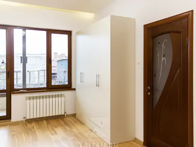 Корпусный распашной шкаф