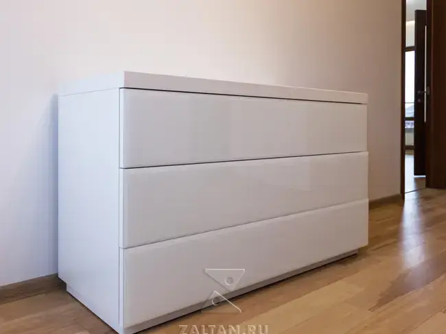 Белый современный комод