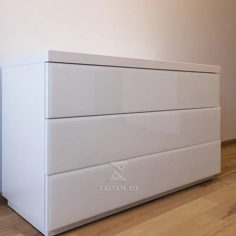 Белый современный комод