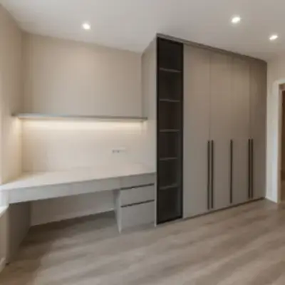 Встроенный шкаф с рабочей зоной