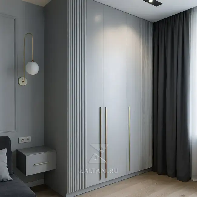 Встроенный шкаф с реечным фасадом