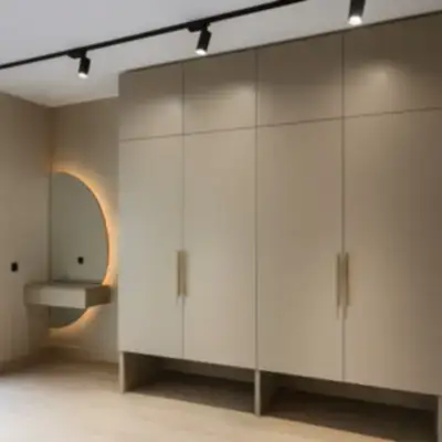 Корпусный шкаф в прихожую