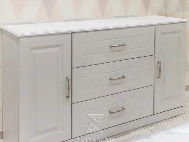 Классический комод