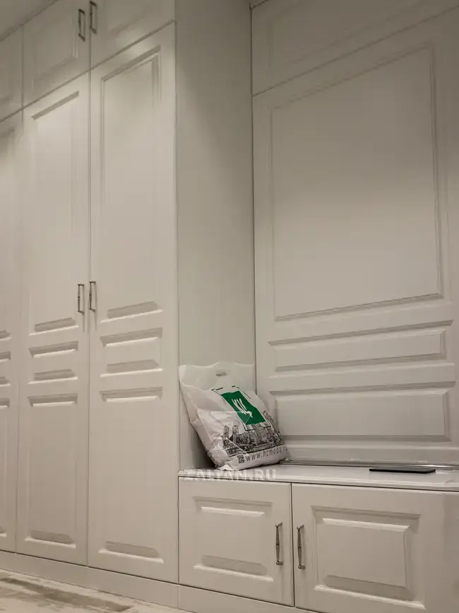 Белая прихожая