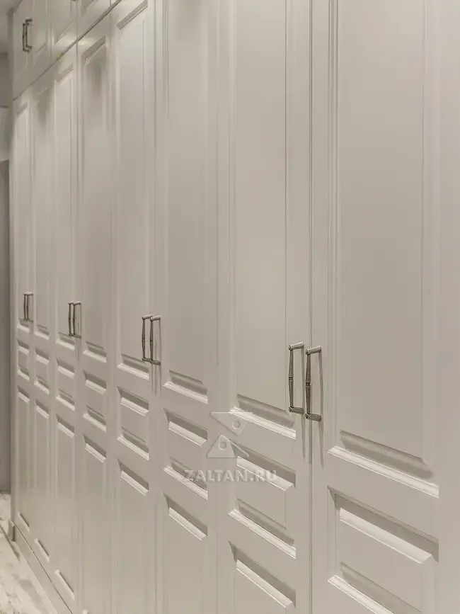 Большой шкаф в прихожую