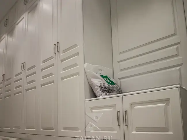 Прихожая в классическом стиле