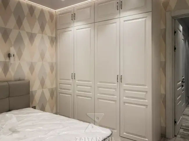 Классический шкаф в спальню