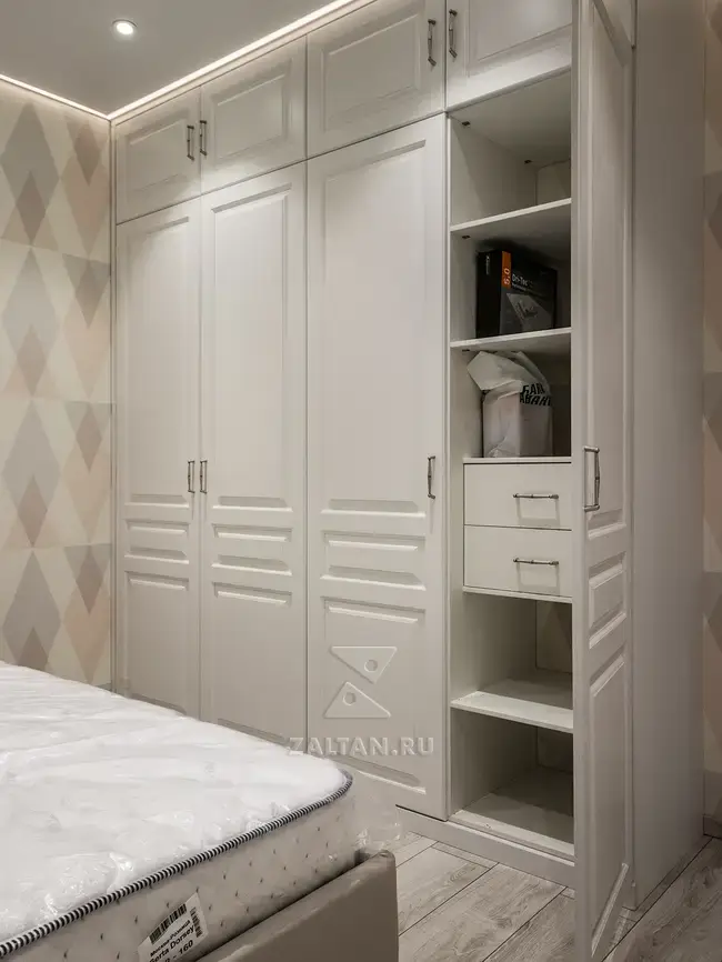 Шкаф в спальню изнутри