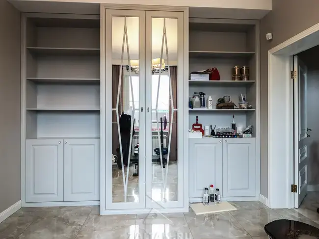 Шкаф в гостиную неоклассика