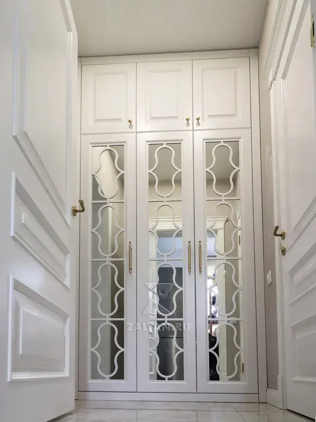 Стильный шкаф в коридор