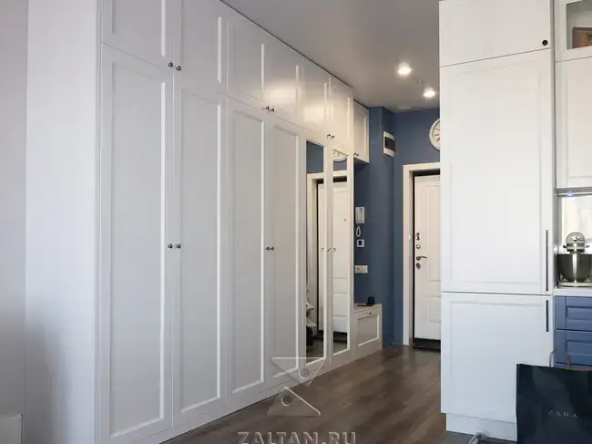 Белый шкаф в прихожую