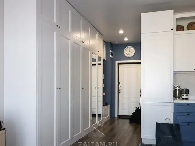 Большая классическа прихожая