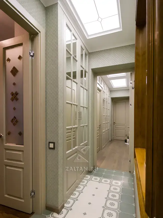 Зеркальный двухдверный шкаф