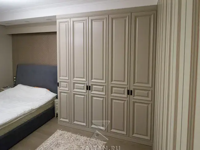 Платяной шкаф в спальню