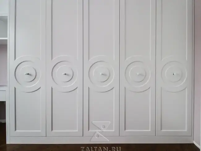 5-дверный распашной шкаф