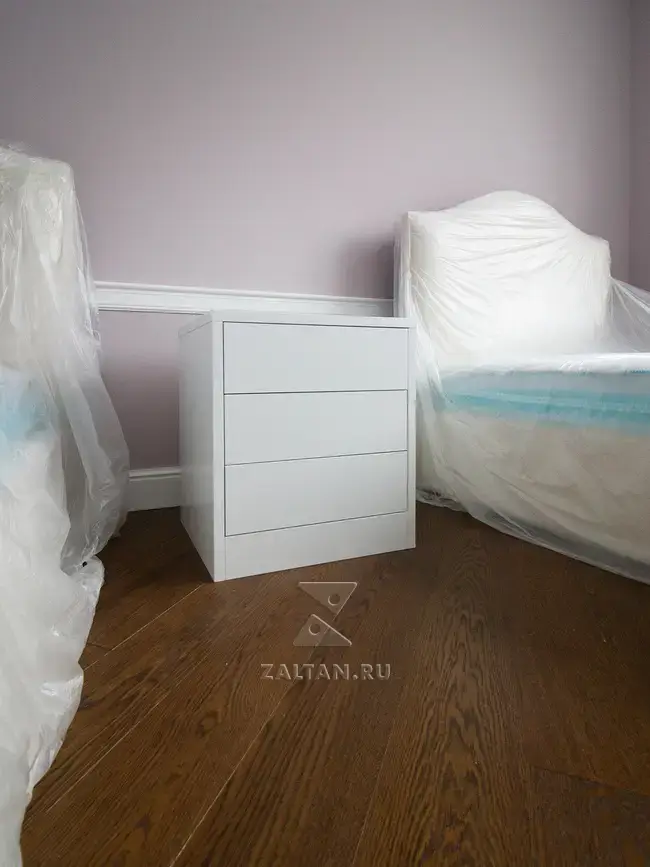 Тумба в спальню с 3 ящиками