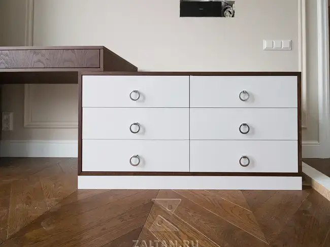 Белый цвет эмали и шпон дуба