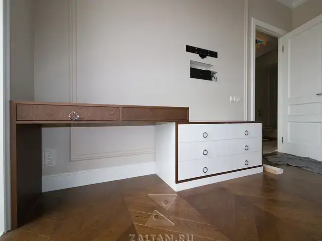 Туалетный столик из шпона дуба