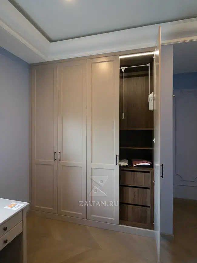 Наполнение шкафа с подсветкой