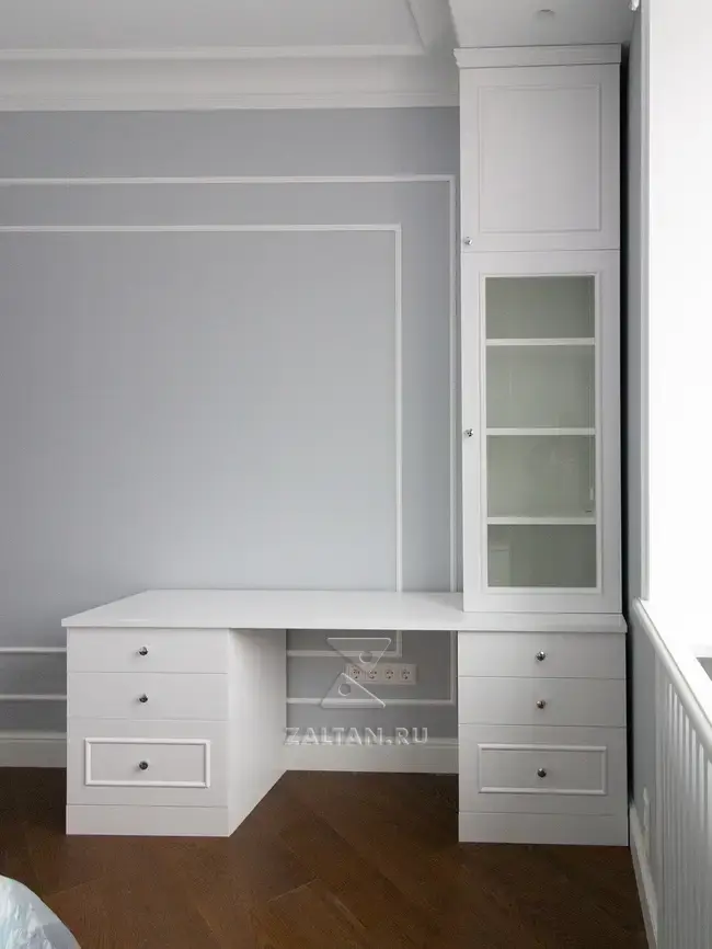 Рабочая зона в спальне