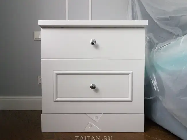 Белая тумба для спальни