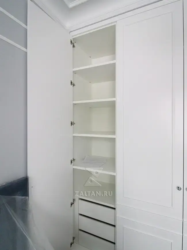 Ящики с доводчиками BLUM