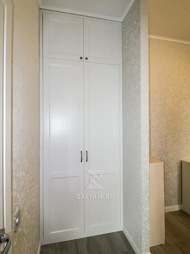 Двухдверный шкаф с антресолью