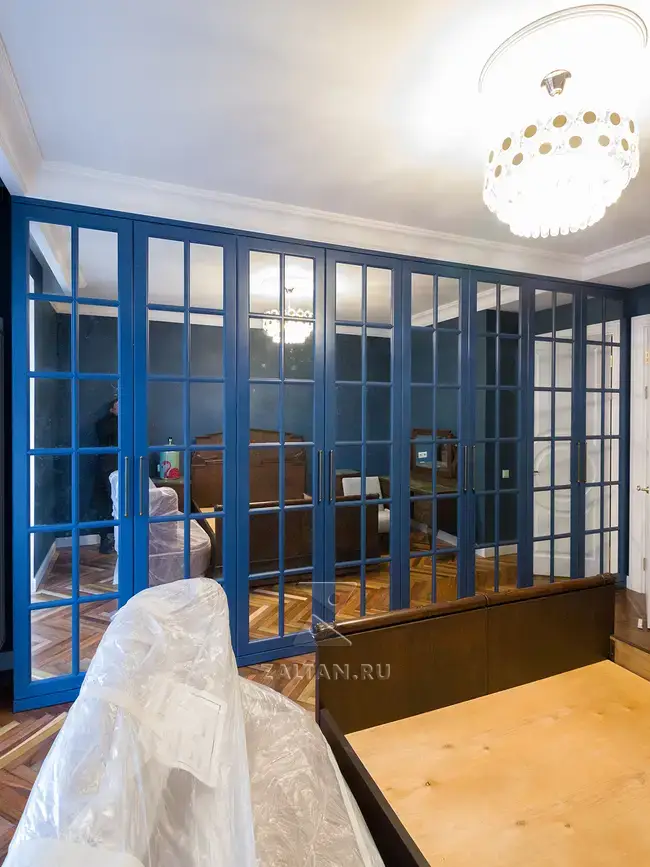 Шкаф в английском стиле