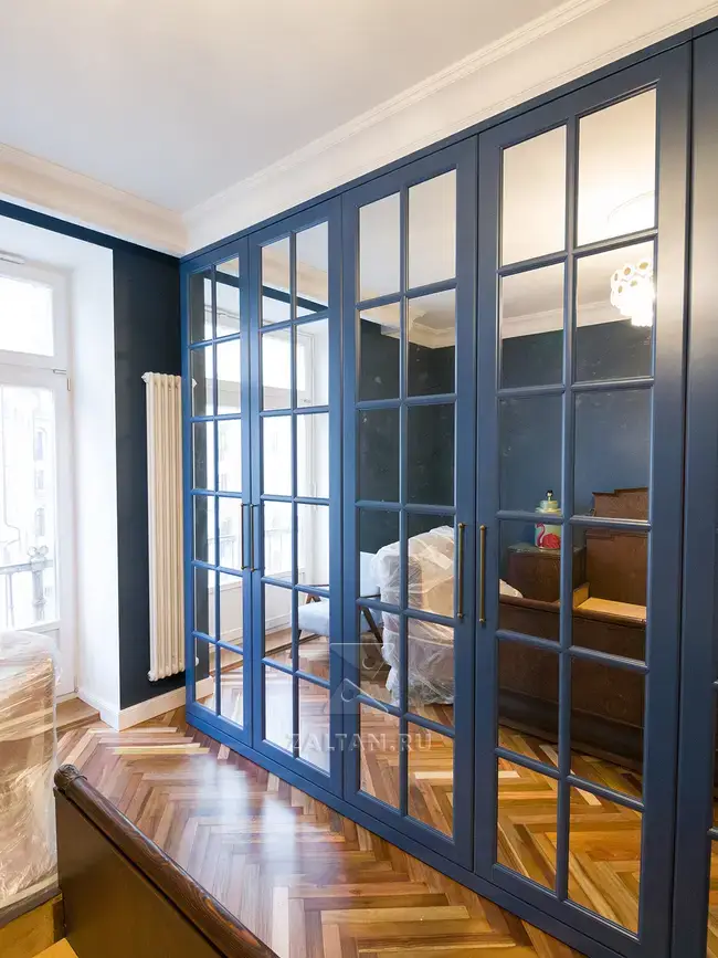 Зеркальный шкаф