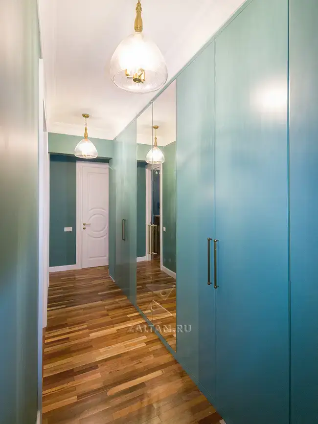 Шкаф с зеркальными дверьми в прихожую