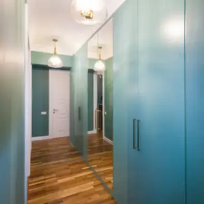 Встроенный зеркальный шкаф