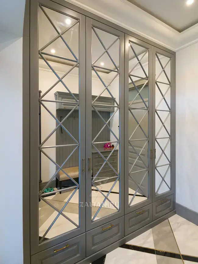 Зеркальный шкаф в прихожую