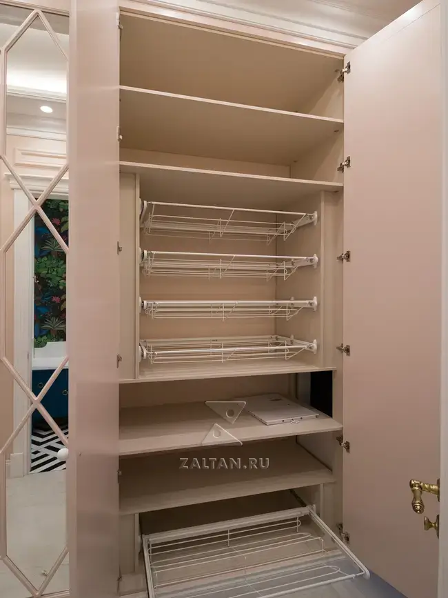 Шкаф с корзинами для обуви