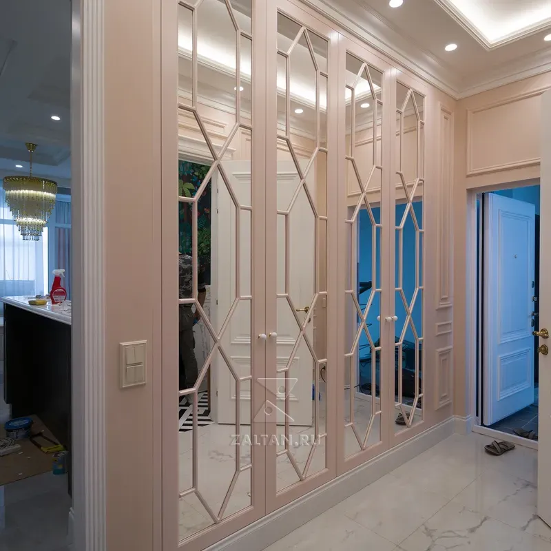 Зеркальный шкаф в коридор