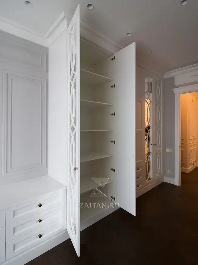 Полки в шкафу