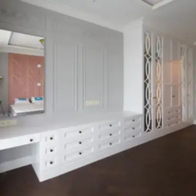 Шкаф в спальню в стиле неоклассика