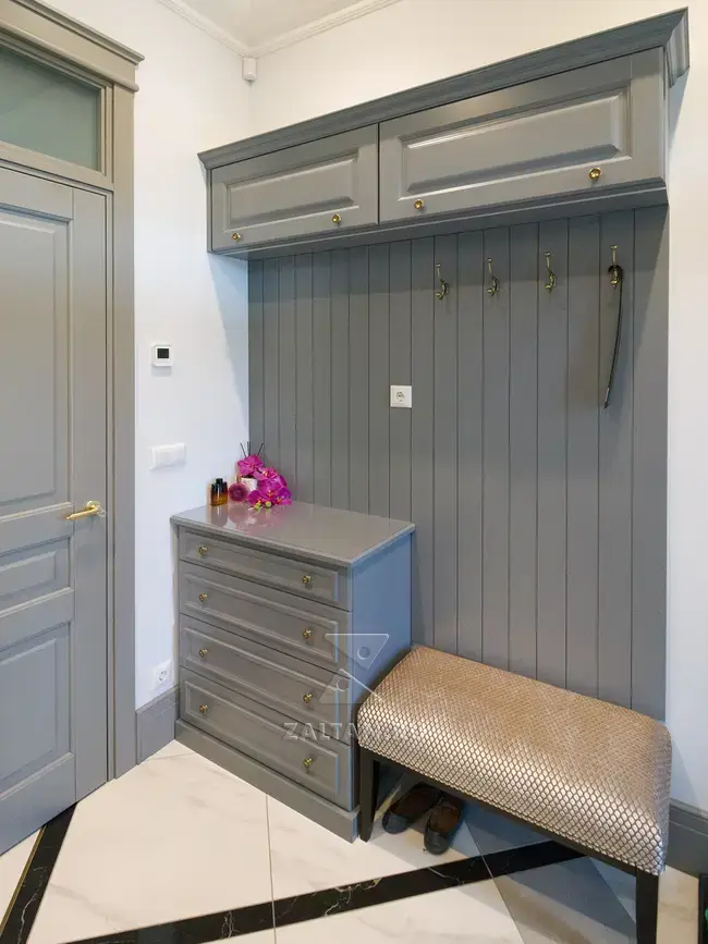 Классическая мебель в прихожую