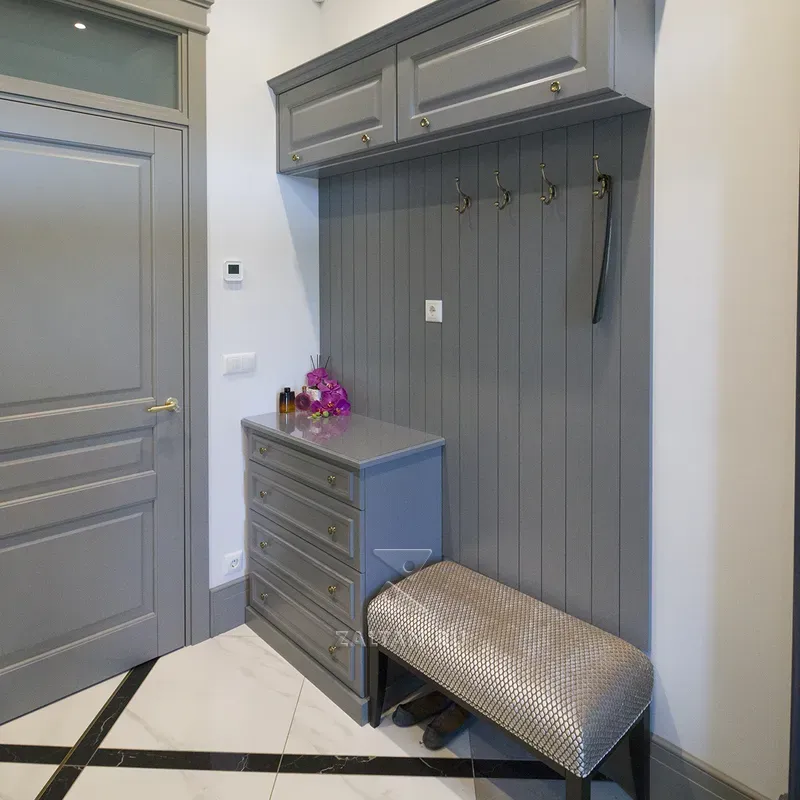 Прихожая в классическом стиле