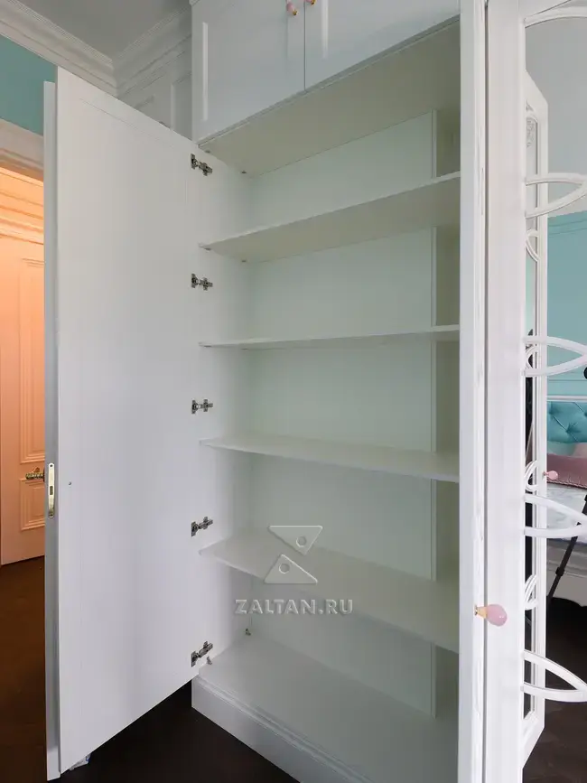 Наполнение левой секции шкафа