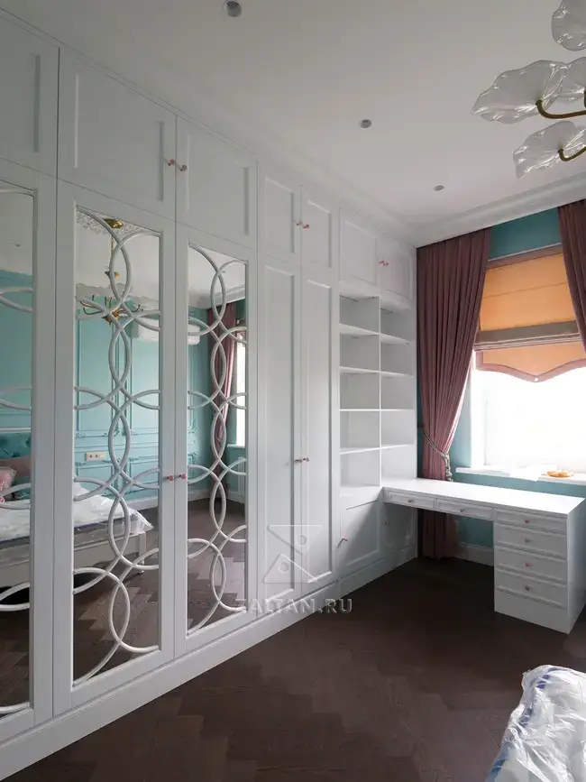 Шкаф и рабочее место в спальню