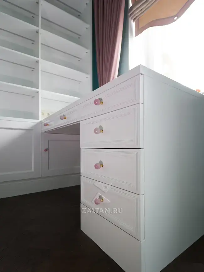 Стол из МДФ под эмалью